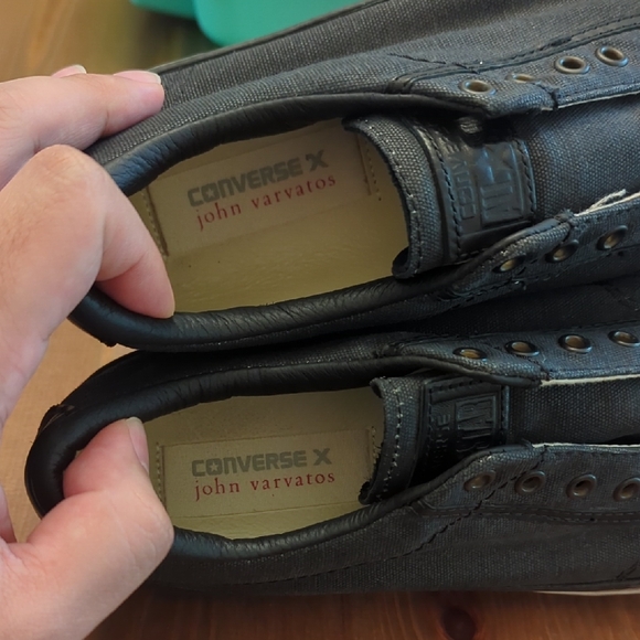 Converse Black Sneakers with Classic Style - Picture 4 of 6